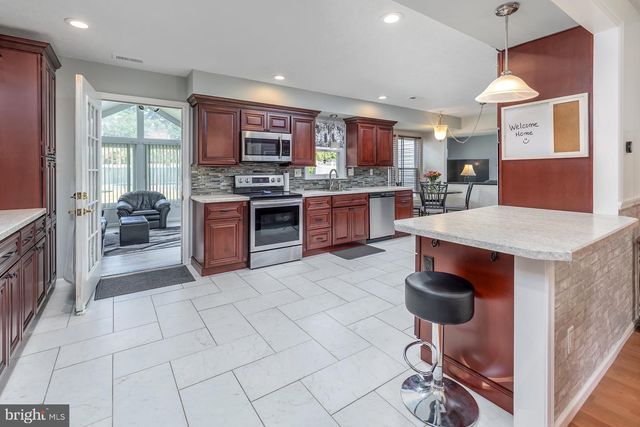 24 HOLLYBUSH DR, Glassboro, NJ 08028
