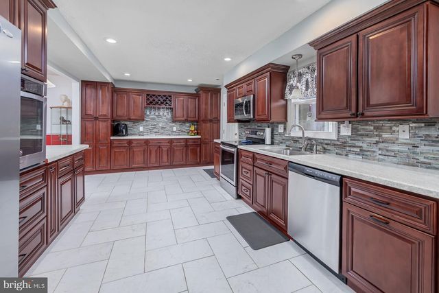 24 HOLLYBUSH DR, Glassboro, NJ 08028