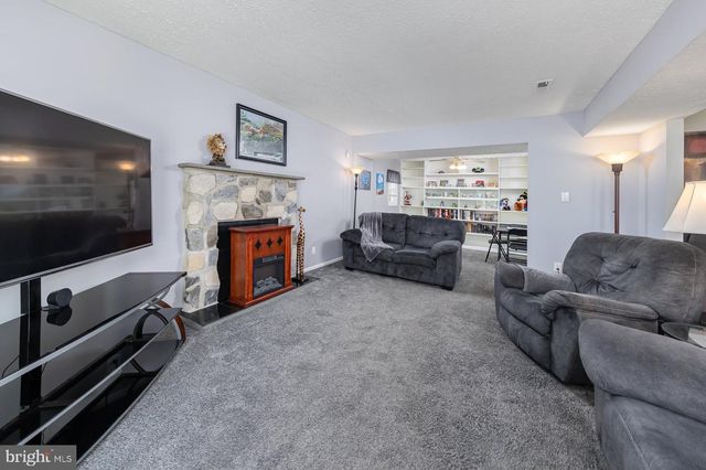 24 HOLLYBUSH DR, Glassboro, NJ 08028