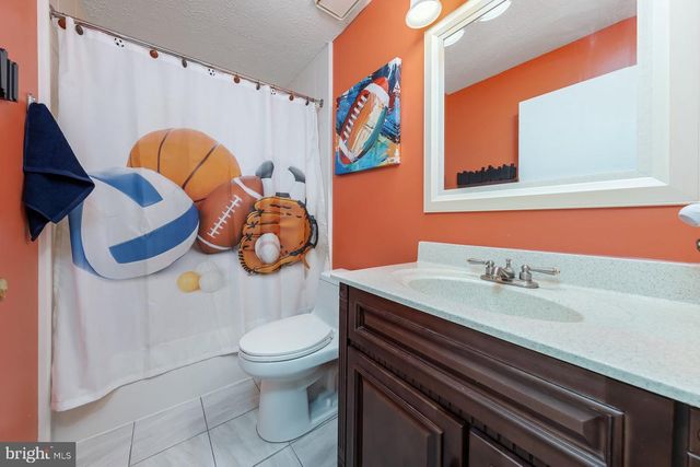 24 HOLLYBUSH DR, Glassboro, NJ 08028