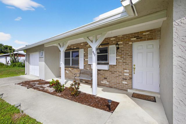 607 SE Forgal Street, Port St Lucie, FL 34983