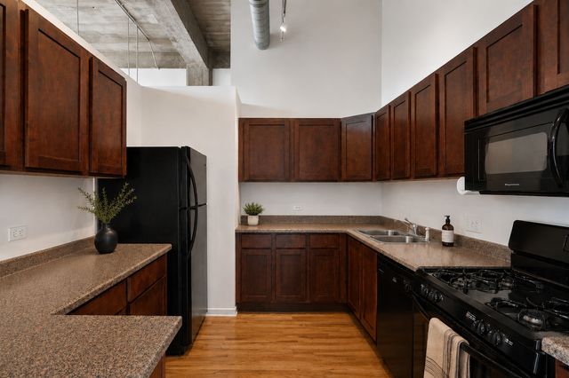 1820 N SPAULDING Avenue 208, Chicago, IL 60647