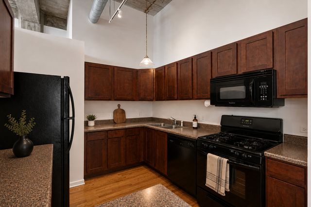 1820 N SPAULDING Avenue 208, Chicago, IL 60647