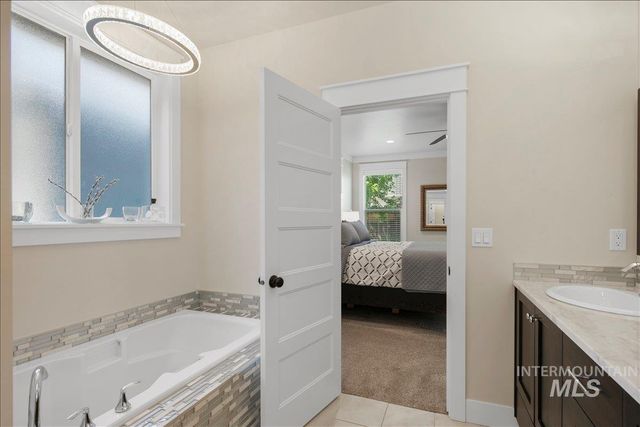 6119 N Farleigh Ave, Meridian, ID 83646