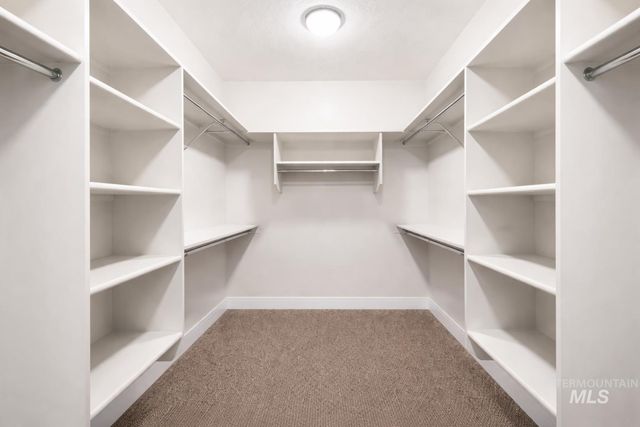 6119 N Farleigh Ave, Meridian, ID 83646