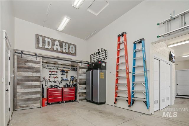 6119 N Farleigh Ave, Meridian, ID 83646