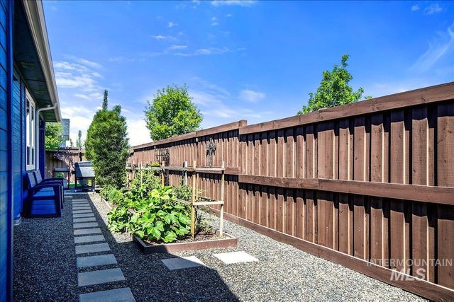 6119 N Farleigh Ave, Meridian, ID 83646