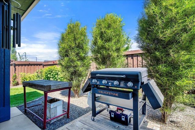 6119 N Farleigh Ave, Meridian, ID 83646