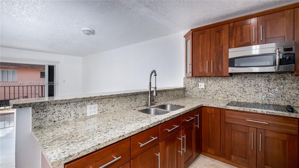 4390 W 12th Lane 18B, Hialeah, FL 33012
