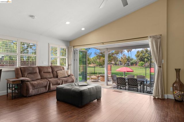 2212 Colonial Ct, Discovery Bay, CA 94505