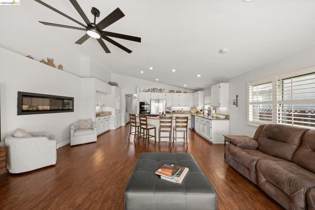 2212 Colonial Ct, Discovery Bay, CA 94505