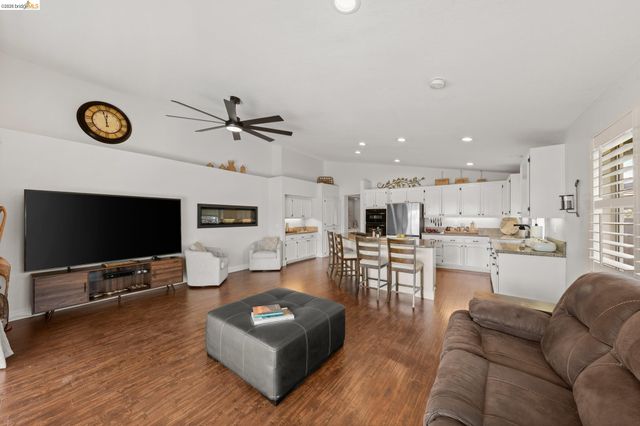2212 Colonial Ct, Discovery Bay, CA 94505