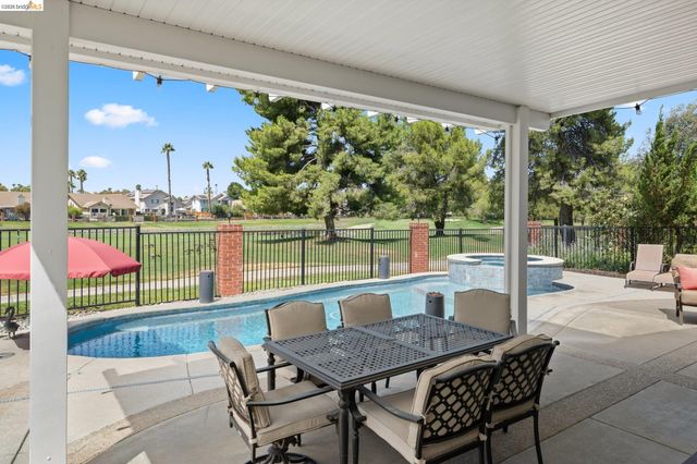 2212 Colonial Ct, Discovery Bay, CA 94505