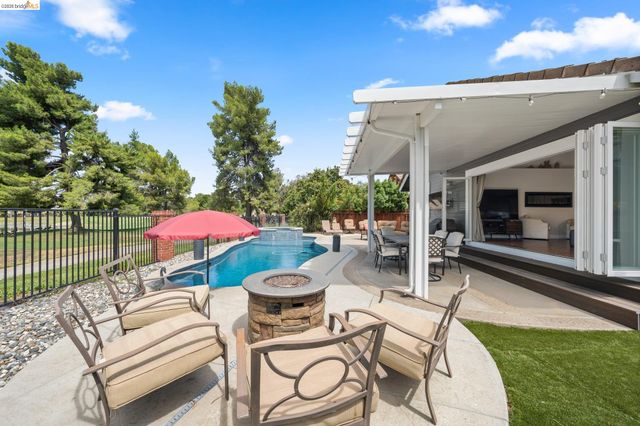 2212 Colonial Ct, Discovery Bay, CA 94505