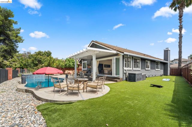2212 Colonial Ct, Discovery Bay, CA 94505