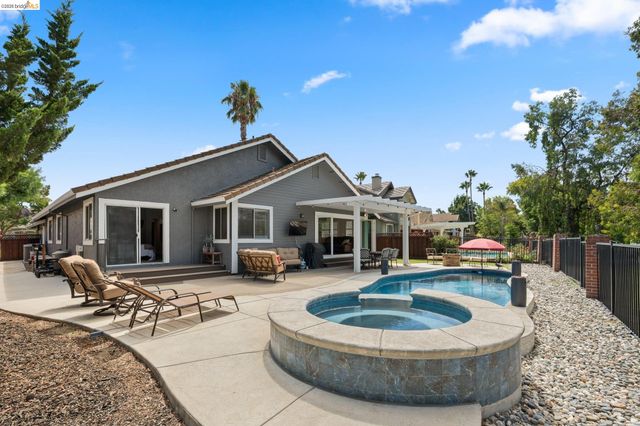 2212 Colonial Ct, Discovery Bay, CA 94505