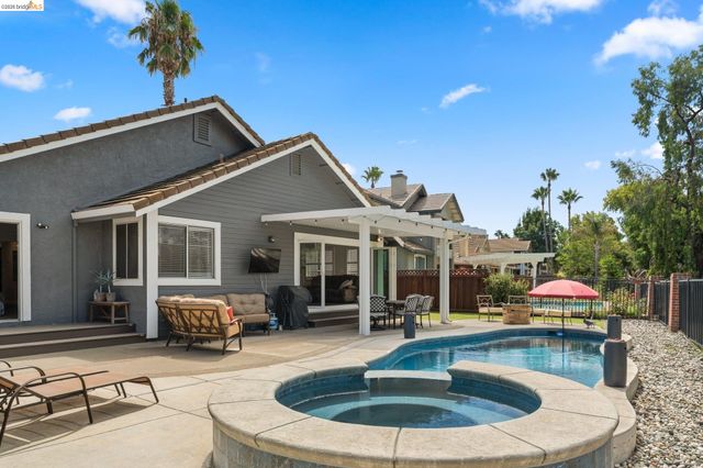 2212 Colonial Ct, Discovery Bay, CA 94505
