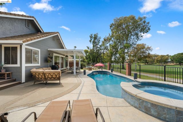 2212 Colonial Ct, Discovery Bay, CA 94505
