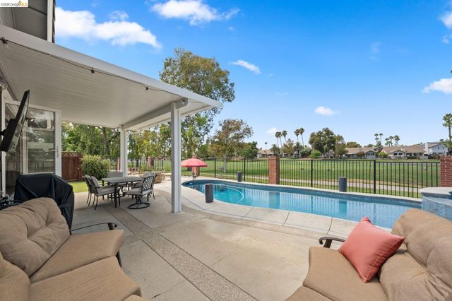 2212 Colonial Ct, Discovery Bay, CA 94505