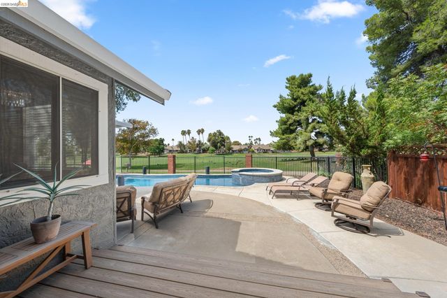 2212 Colonial Ct, Discovery Bay, CA 94505
