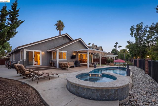 2212 Colonial Ct, Discovery Bay, CA 94505