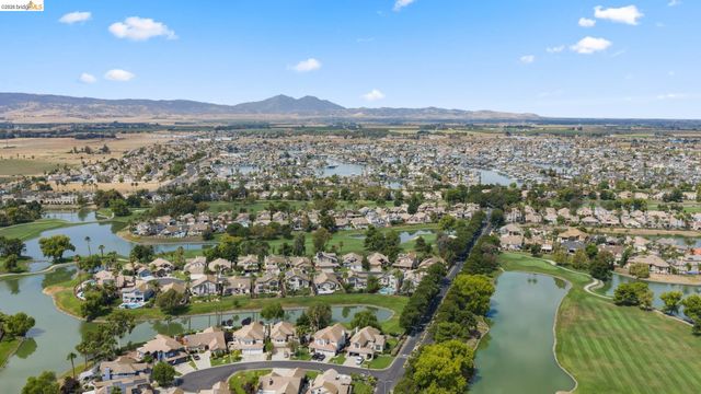 2212 Colonial Ct, Discovery Bay, CA 94505