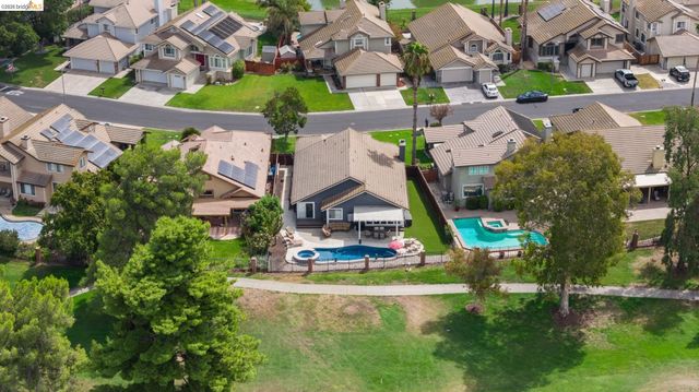 2212 Colonial Ct, Discovery Bay, CA 94505