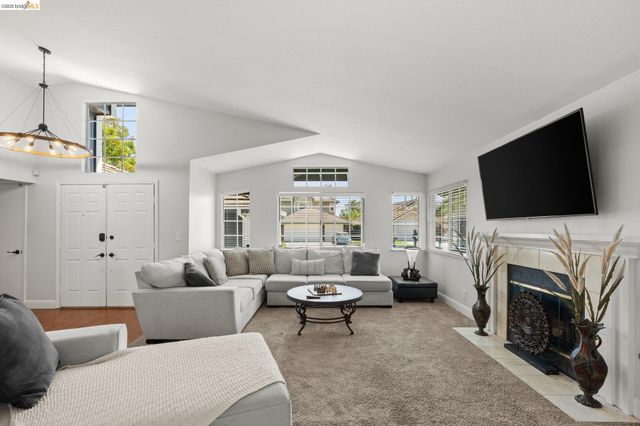 2212 Colonial Ct, Discovery Bay, CA 94505