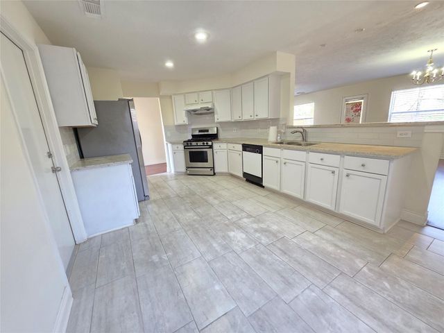 8126 Golf Green Circle, Houston, TX 77036