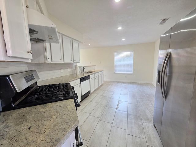 8126 Golf Green Circle, Houston, TX 77036