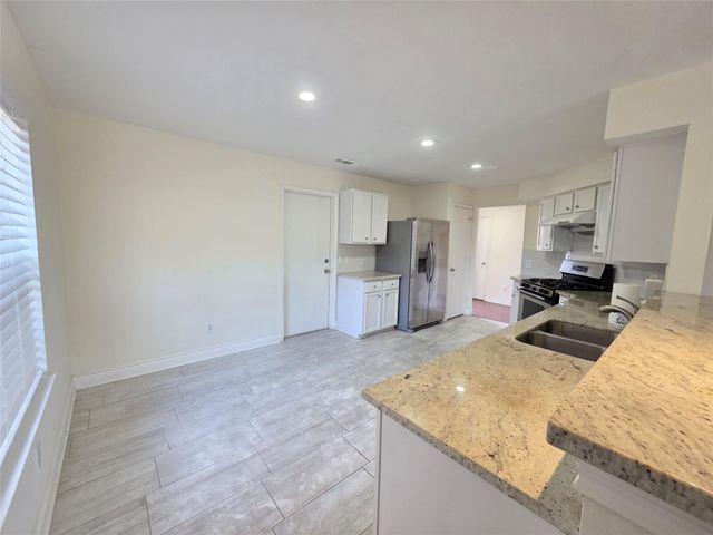 8126 Golf Green Circle, Houston, TX 77036