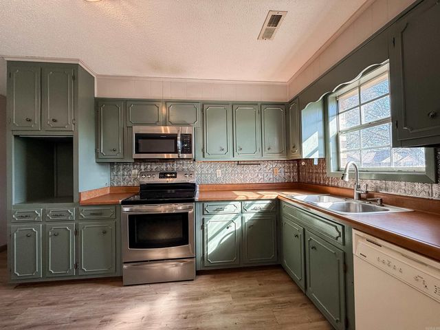 357 Barry St, Wynne, AR 72396