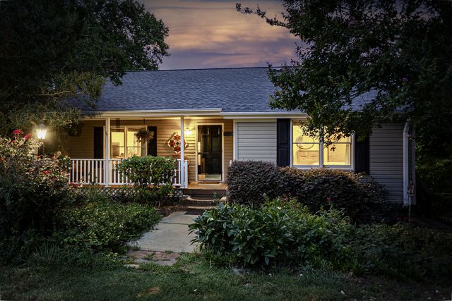 1112 Meadowbrook Trail, Hillsborough, NC 27278