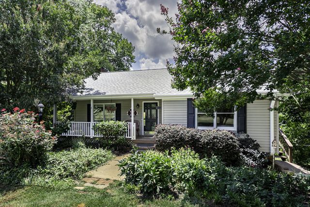 1112 Meadowbrook Trail, Hillsborough, NC 27278