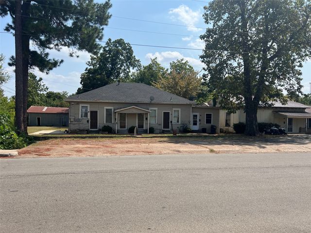 2180 E Cherry Street, Paris, TX 75460