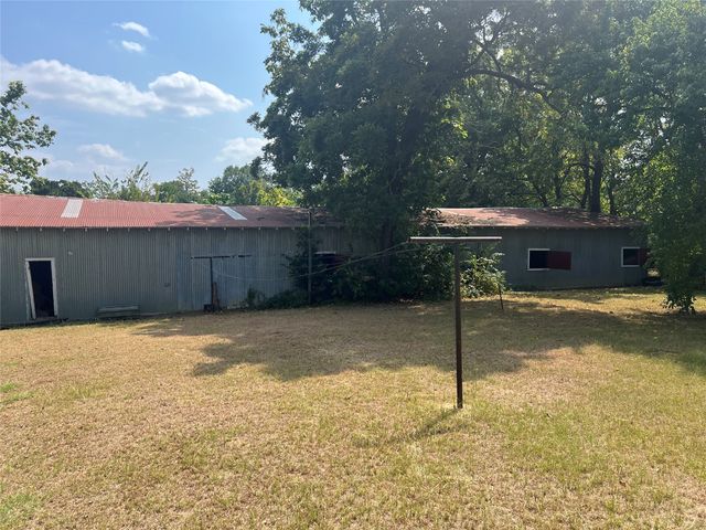 2180 E Cherry Street, Paris, TX 75460