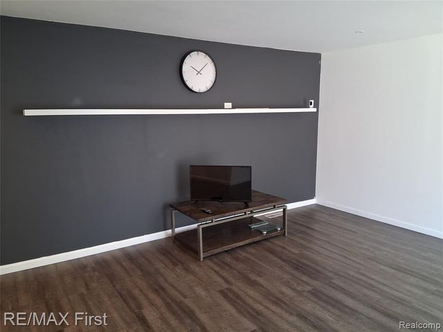 28000 Universal Drive 1, Warren, MI 48092