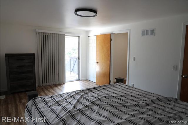 28000 Universal Drive 1, Warren, MI 48092