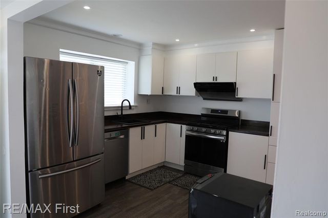 28000 Universal Drive 1, Warren, MI 48092