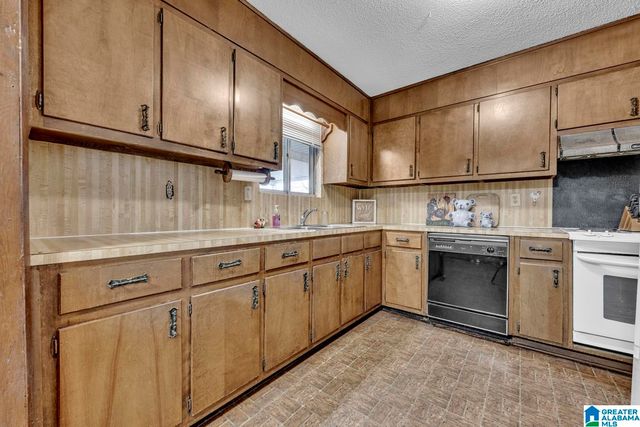 641 PINEYWOOD ROAD, Gardendale, AL 35071