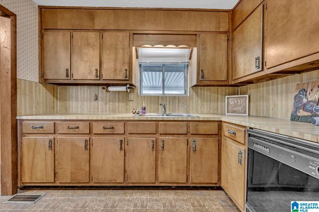 641 PINEYWOOD ROAD, Gardendale, AL 35071