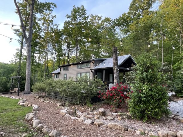 318 Waters Edge Way, Tracy City, TN 37387