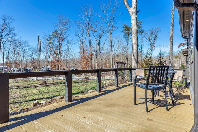 318 Waters Edge Way, Tracy City, TN 37387