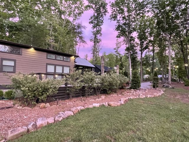 318 Waters Edge Way, Tracy City, TN 37387