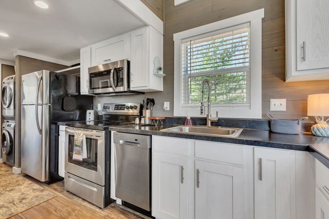 318 Waters Edge Way, Tracy City, TN 37387