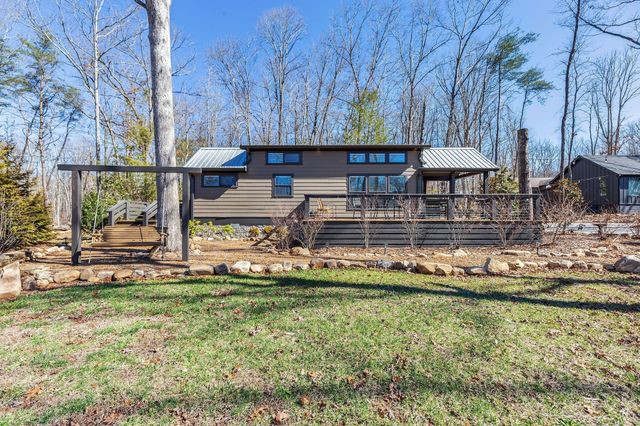 318 Waters Edge Way, Tracy City, TN 37387