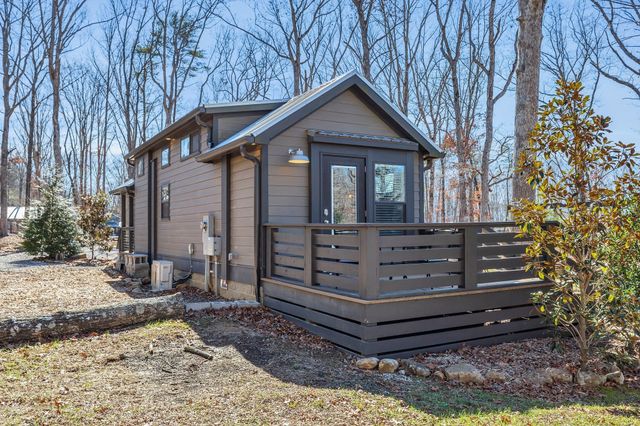 318 Waters Edge Way, Tracy City, TN 37387