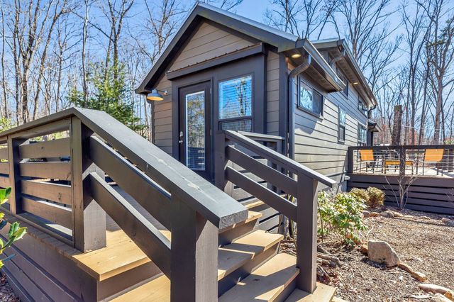 318 Waters Edge Way, Tracy City, TN 37387