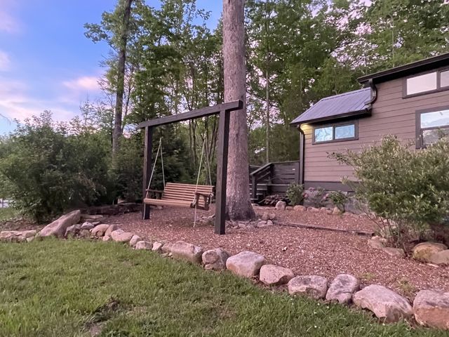 318 Waters Edge Way, Tracy City, TN 37387
