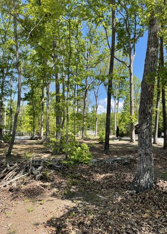 318 Waters Edge Way, Tracy City, TN 37387